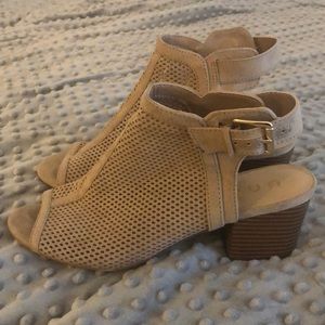 Size 8 unisa Nude open toed heels